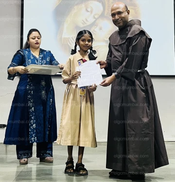 Scholarship certificate distribution — photo 1