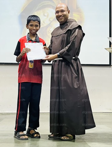 Scholarship certificate distribution — photo 4