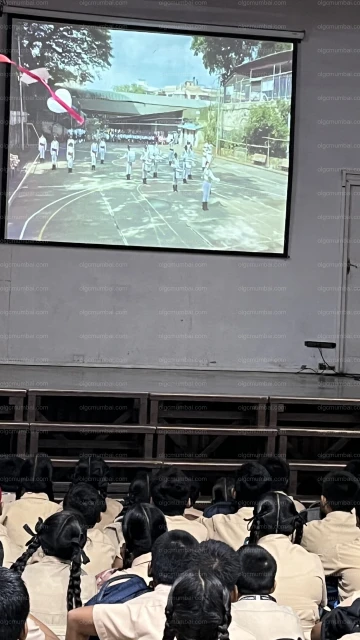 Video of the Band display was shown during the assembly — photo 2